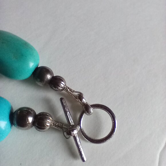 Genuine Vintage Native American Tumbled Turquoise and Silver Bead Necklace - Picture 5 of 9